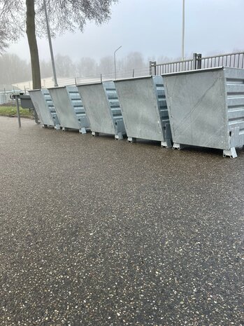 Partij kantelbakken met traverse 700L 1200x800x800mm Partij kantelbakken met traverse 700L 1200x800x800mm