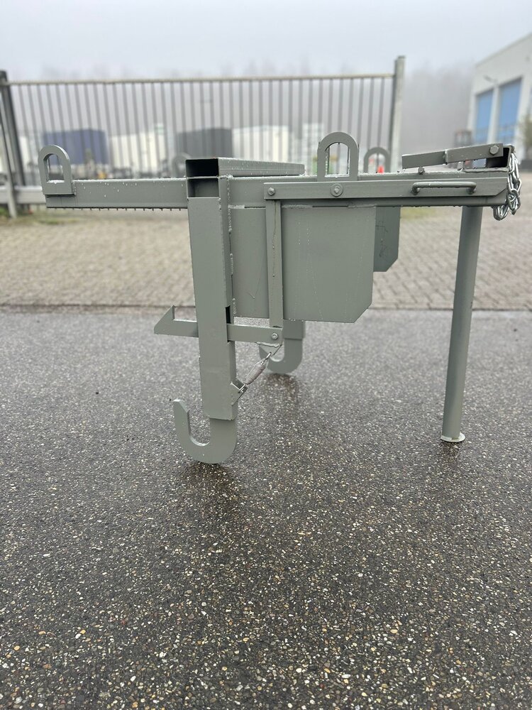 Partij kantelbakken met traverse 700L 1200x800x800mm Partij kantelbakken met traverse 700L 1200x800x800mm