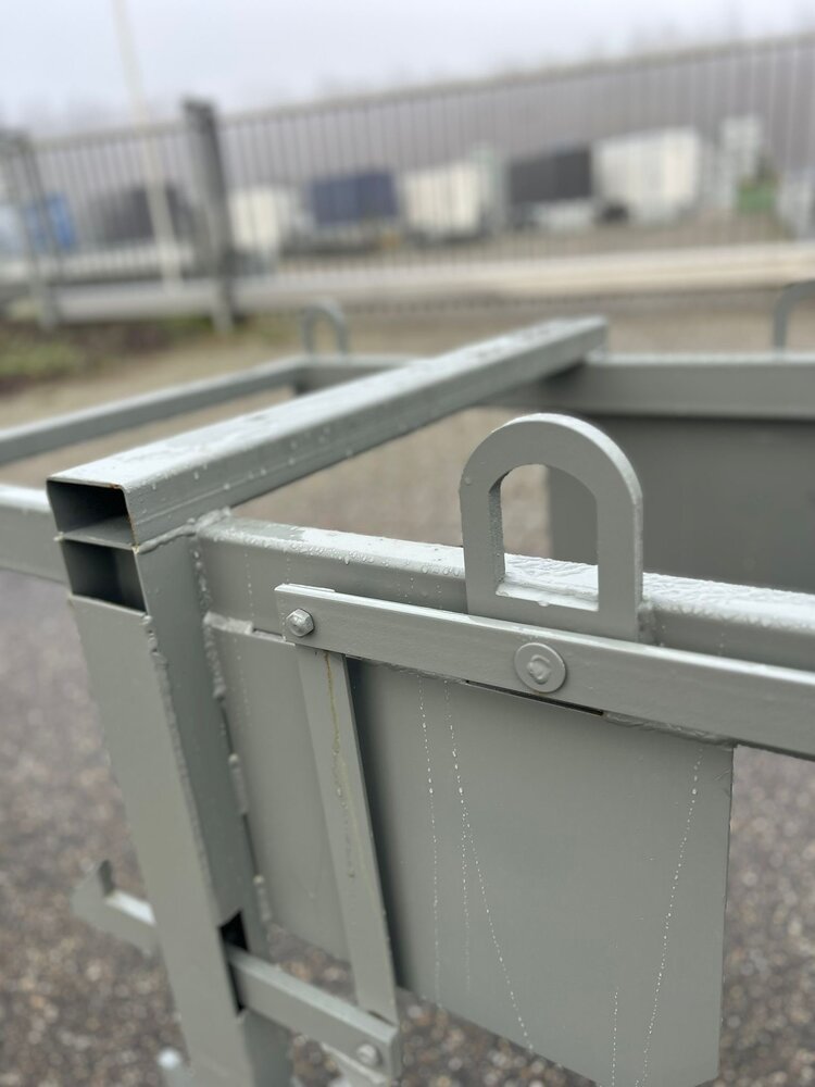 Partij kantelbakken met traverse 700L 1200x800x800mm Partij kantelbakken met traverse 700L 1200x800x800mm