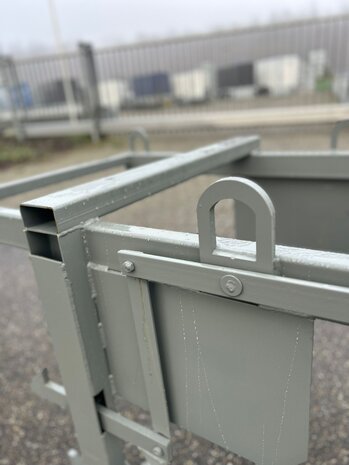Partij kantelbakken met traverse 700L 1200x800x800mm Partij kantelbakken met traverse 700L 1200x800x800mm