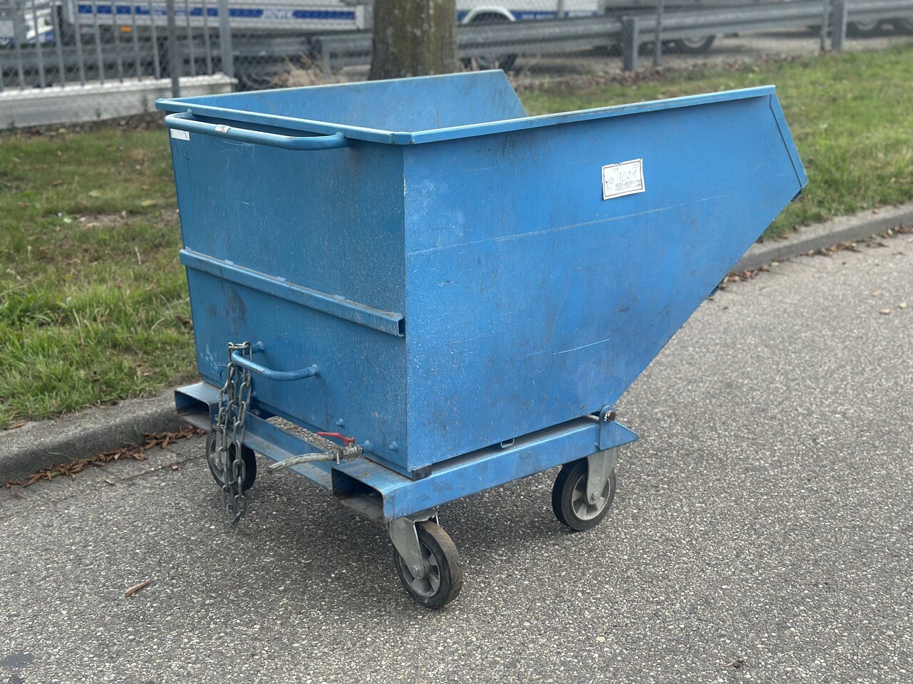 Gebruikte kantelbak (nr 9) 1350x1100x1100mm Gebruikte kantelbak (nr 9) 1350x1100x1100mm