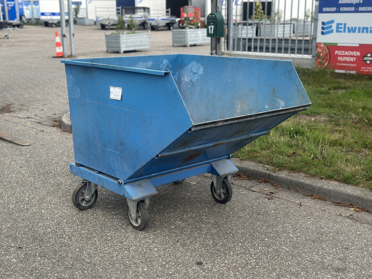 Gebruikte kantelbak (nr 9) 1350x1100x1100mm Gebruikte kantelbak (nr 9) 1350x1100x1100mm