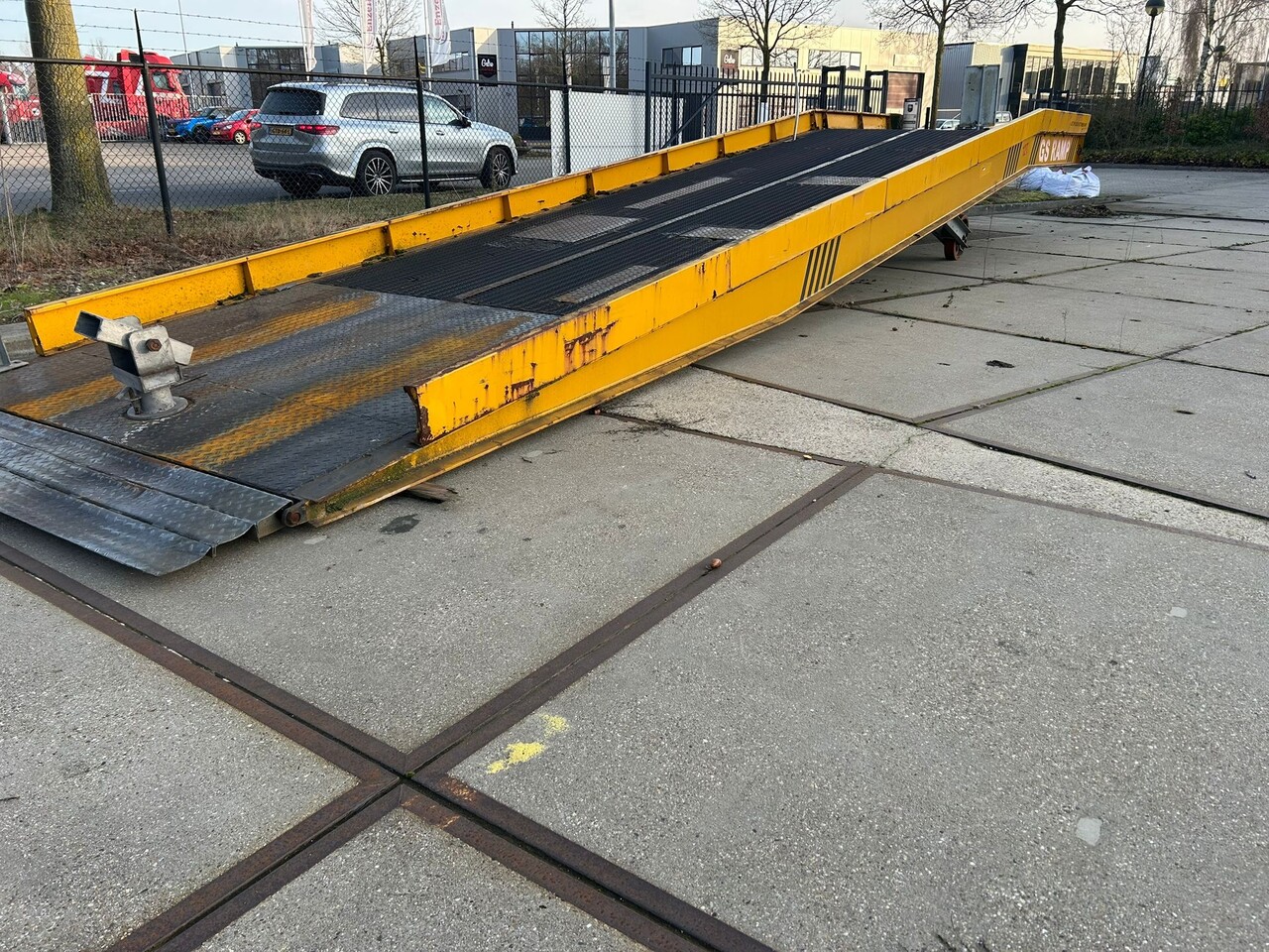 Elwina Gebruikte mobiele laadbrug 12 ton Elwina Gebruikte mobiele laadbrug 12 ton