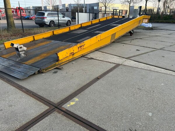 Elwina Gebruikte mobiele laadbrug 12 ton Elwina Gebruikte mobiele laadbrug 12 ton