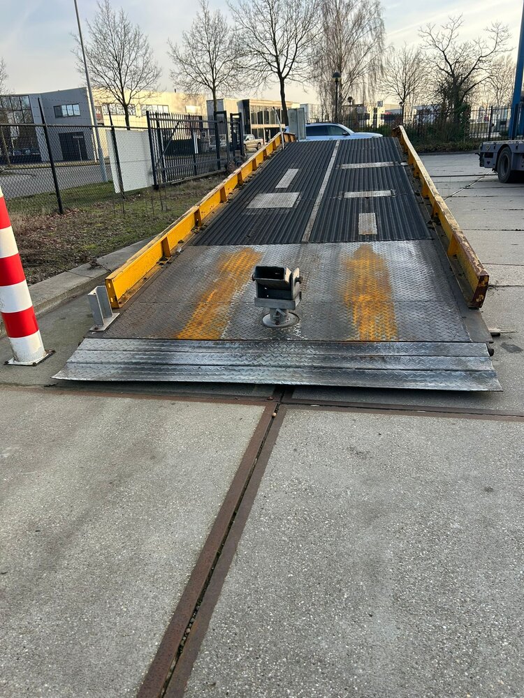 Elwina Gebruikte mobiele laadbrug 12 ton Elwina Gebruikte mobiele laadbrug 12 ton