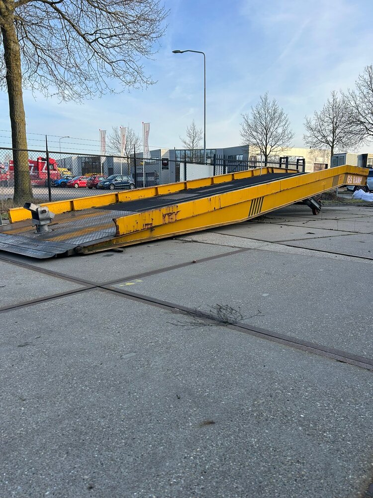 Elwina Gebruikte mobiele laadbrug 12 ton Elwina Gebruikte mobiele laadbrug 12 ton