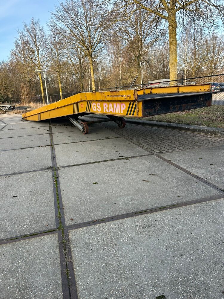 Elwina Gebruikte mobiele laadbrug 12 ton Elwina Gebruikte mobiele laadbrug 12 ton