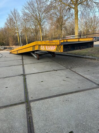Elwina Gebruikte mobiele laadbrug 12 ton Elwina Gebruikte mobiele laadbrug 12 ton