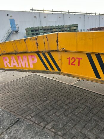 Elwina Gebruikte mobiele laadbrug 12 ton Elwina Gebruikte mobiele laadbrug 12 ton