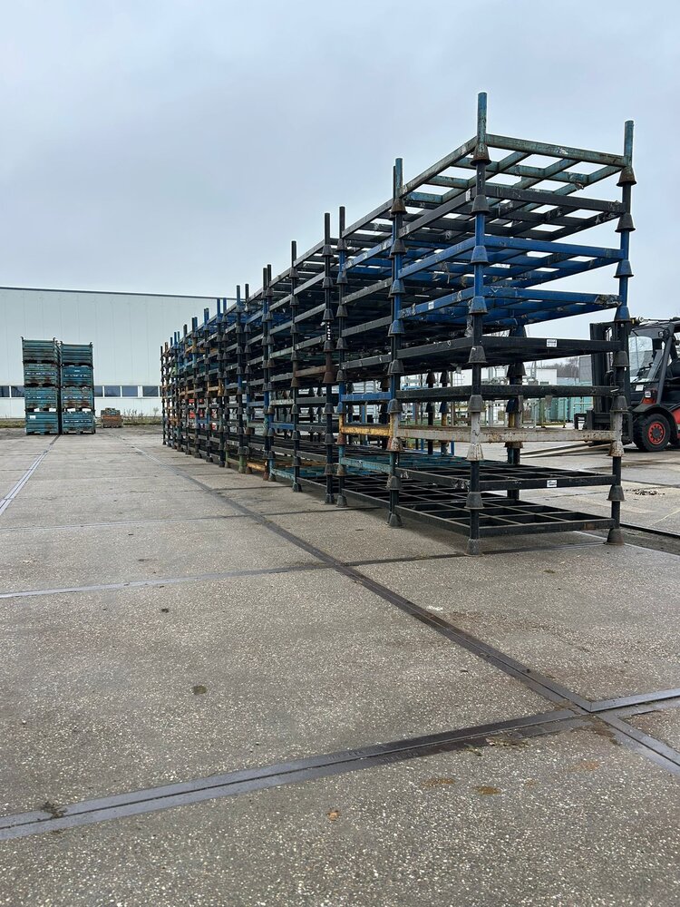 Gebruikte  stapelracks 1150x1150x1100mm