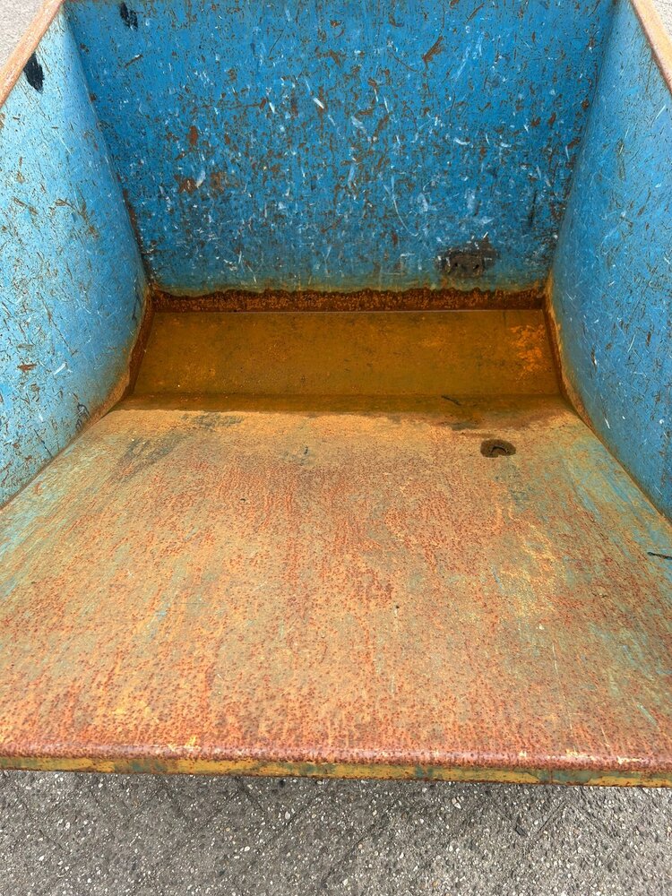 Elwina Gebruikte zelfkiepener 600L kantelbak 1300x1050x920mm