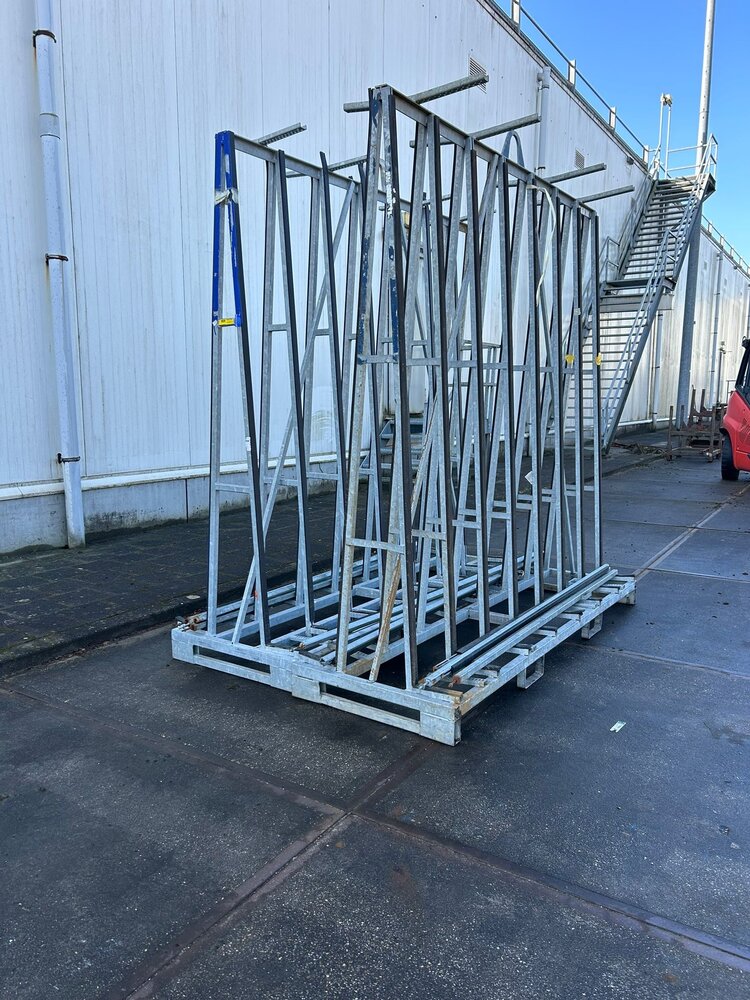 Partij gebruikte glasbok dubbelzijdig (2st) 2300x800x2400 mm Partij gebruikte glasbok dubbelzijdig (2st) 2300x800x2400 mm