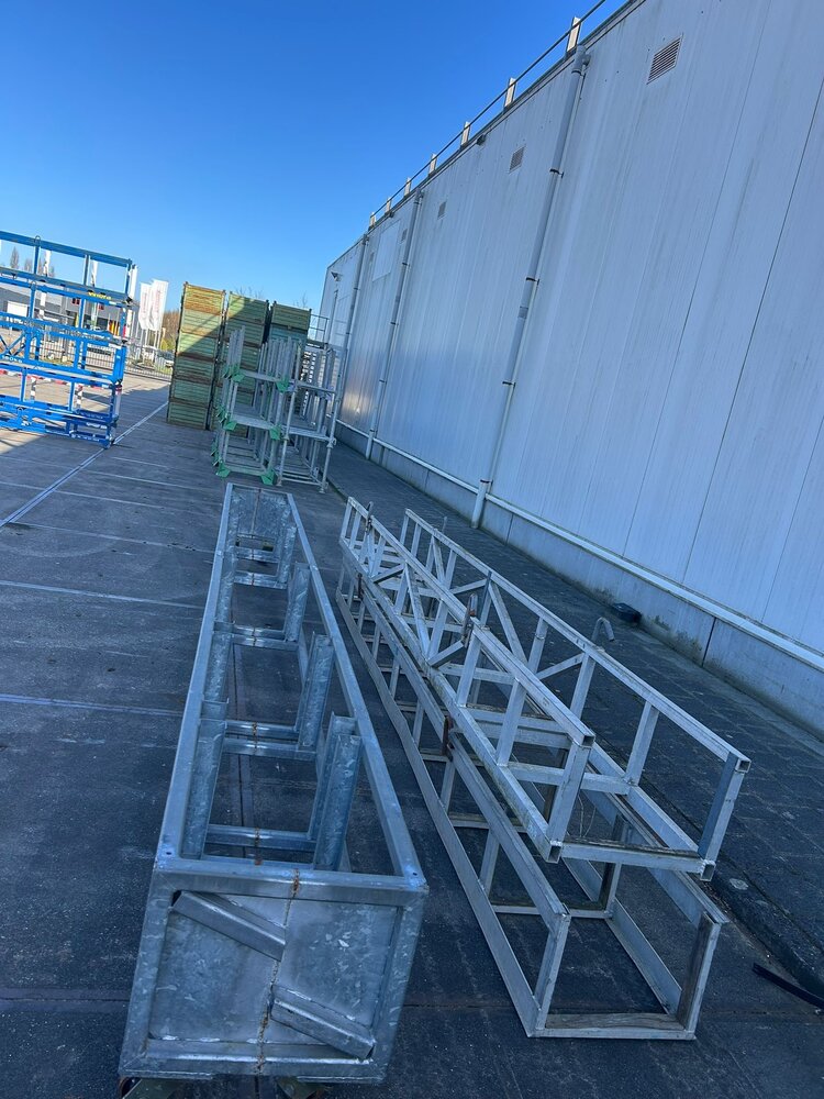 Partij langmateriaal bakken  (3st) 6400x600x500mm