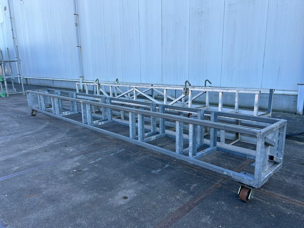 Partij langmateriaal bakken  (3st) 6400x600x500mm