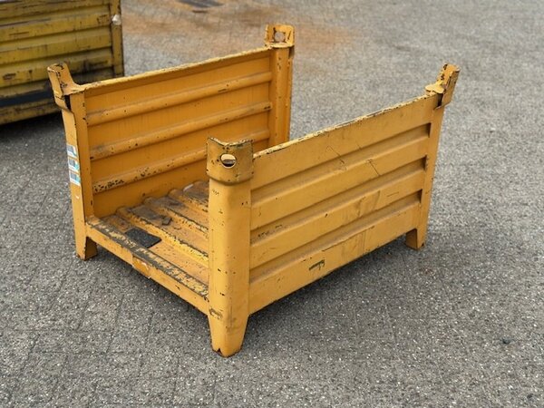 Gebruikte stapelbak 1000x800x600mm met 2 open korte zijde