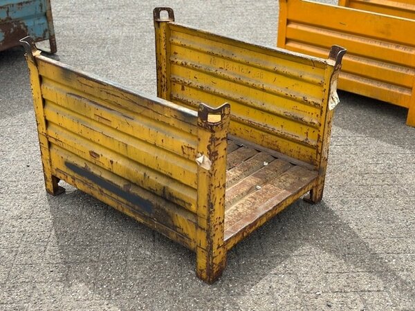 Gebruikte stapelbak 1000x800x600mm met 2 open korte zijde