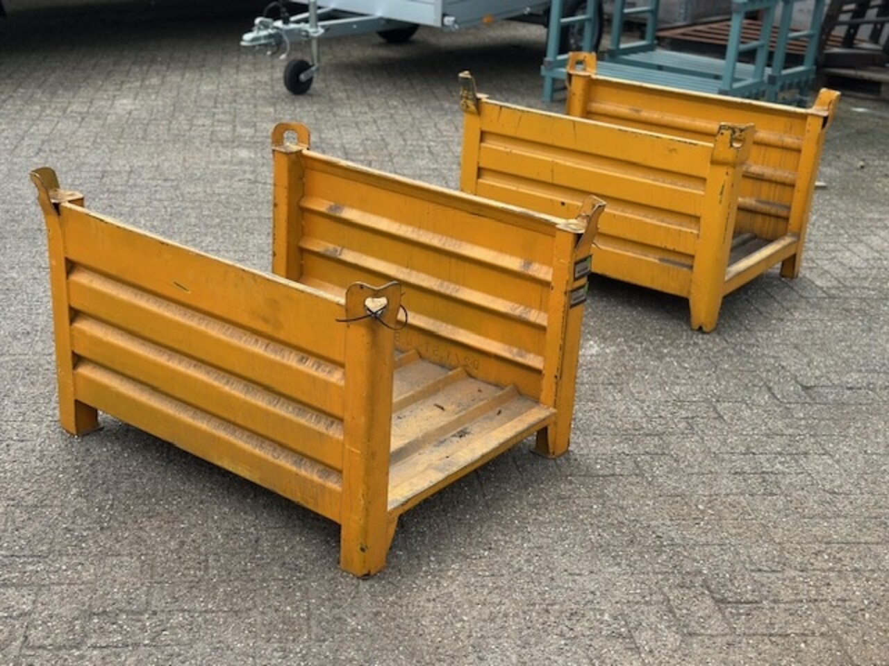 Gebruikte stapelbak 1000x800x600mm met 2 open korte zijde