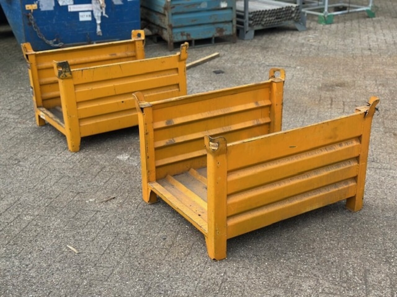 Gebruikte stapelbak 1000x800x600mm met 2 open korte zijde