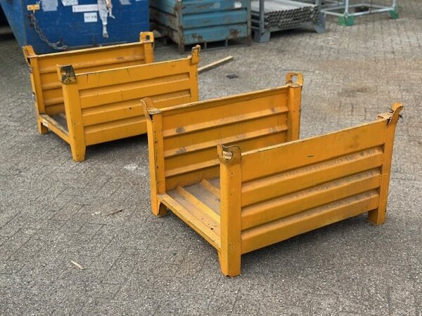 Gebruikte stapelbak 1000x800x600mm met 2 open korte zijde
