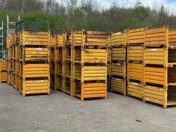 Gebruikte stapelbak 1000x800x600mm met 2 open korte zijde