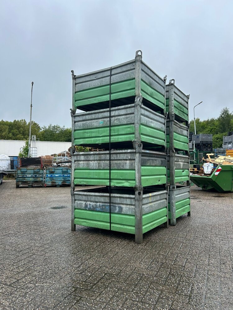 Partij gebruikte stalen bakken (8st) 1200x1000x600mm Partij gebruikte stalen bakken (8st) 1200x1000x600mm