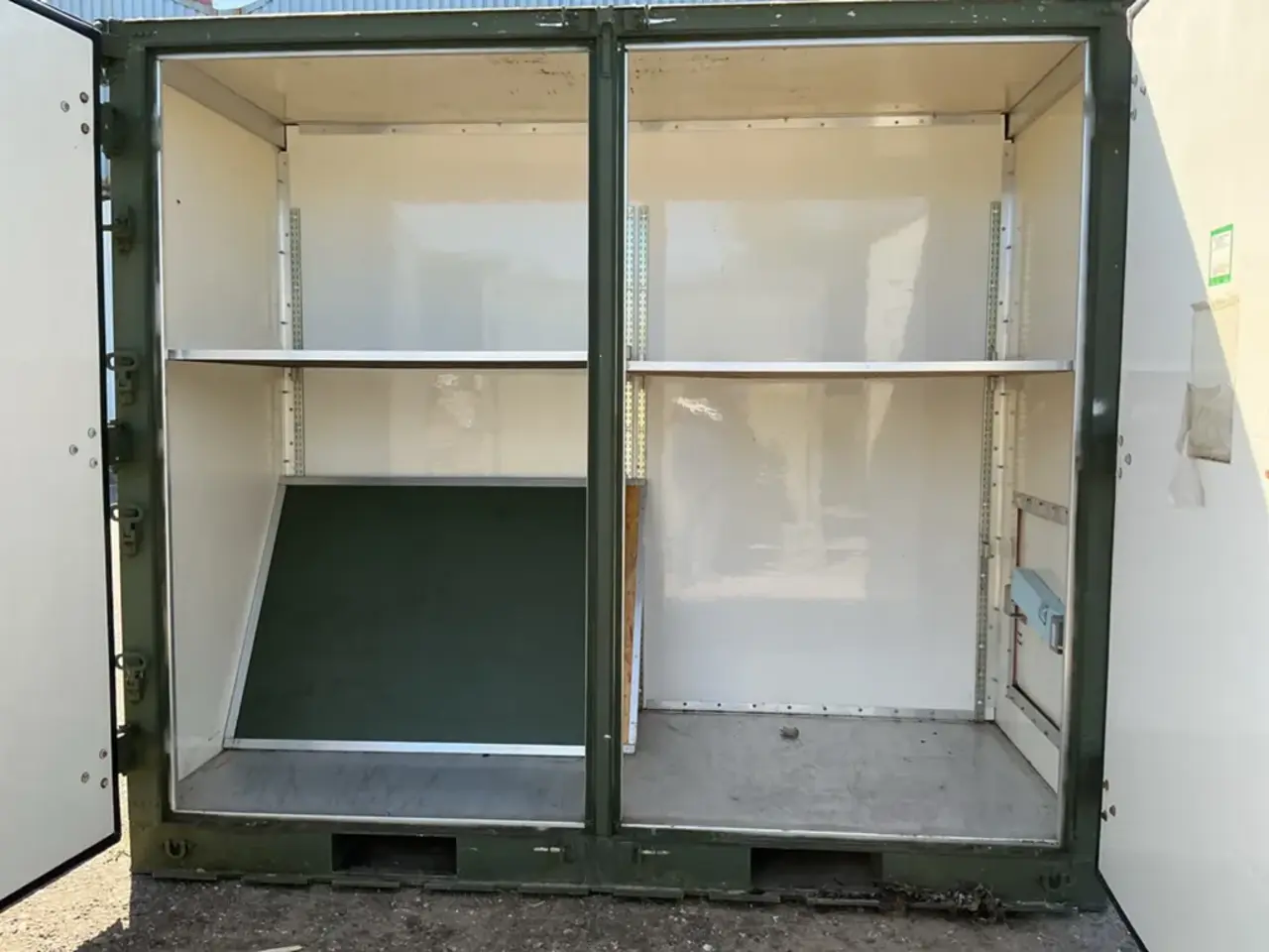 Geïsoleerde container 2650x2240x2300mm nr:420 Geïsoleerde container 2650x2240x2300mm nr:420