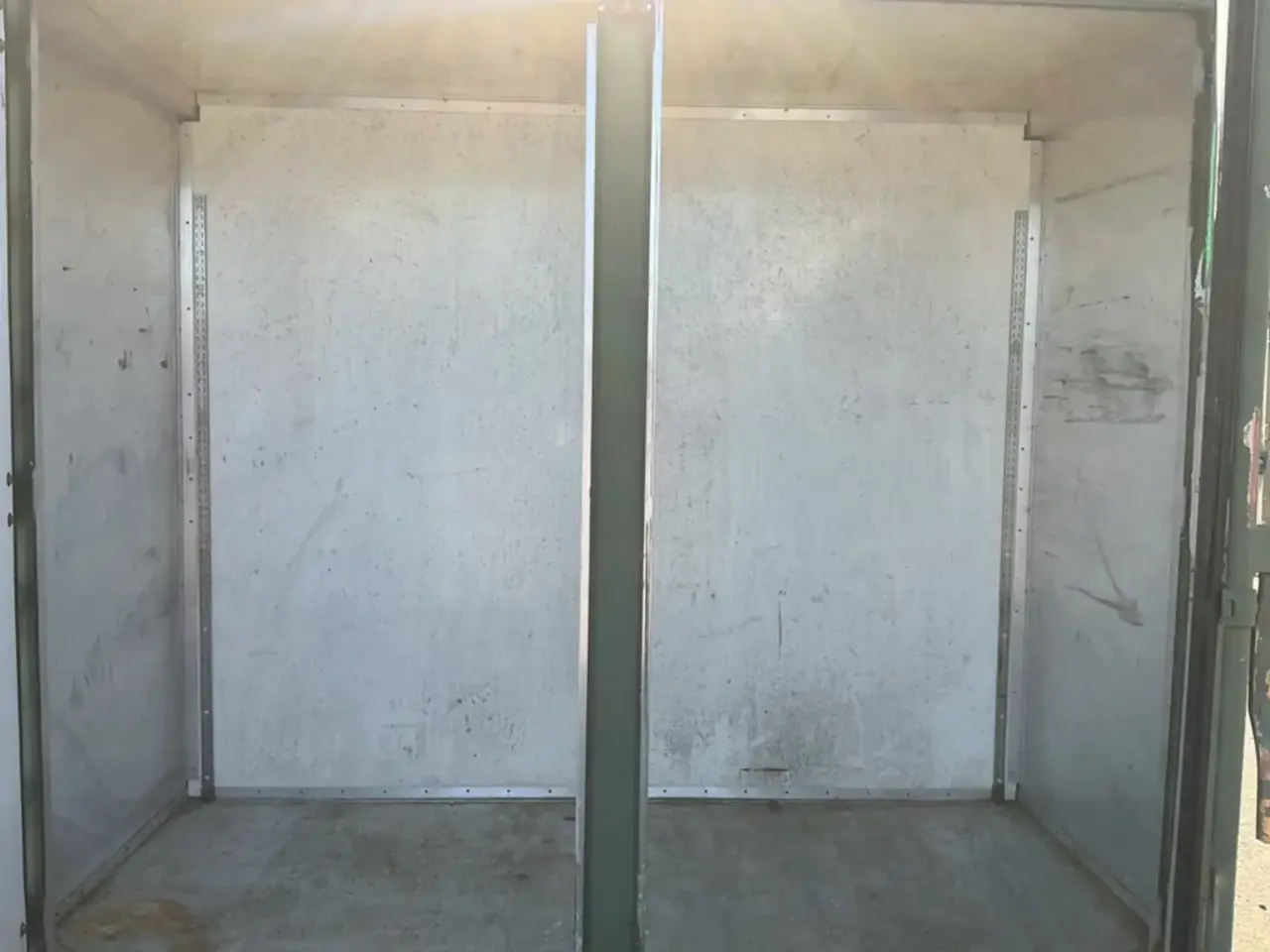 Geïsoleerde container 2650x2240x2300mm nr:441 Geïsoleerde container 2650x2240x2300mm nr:441