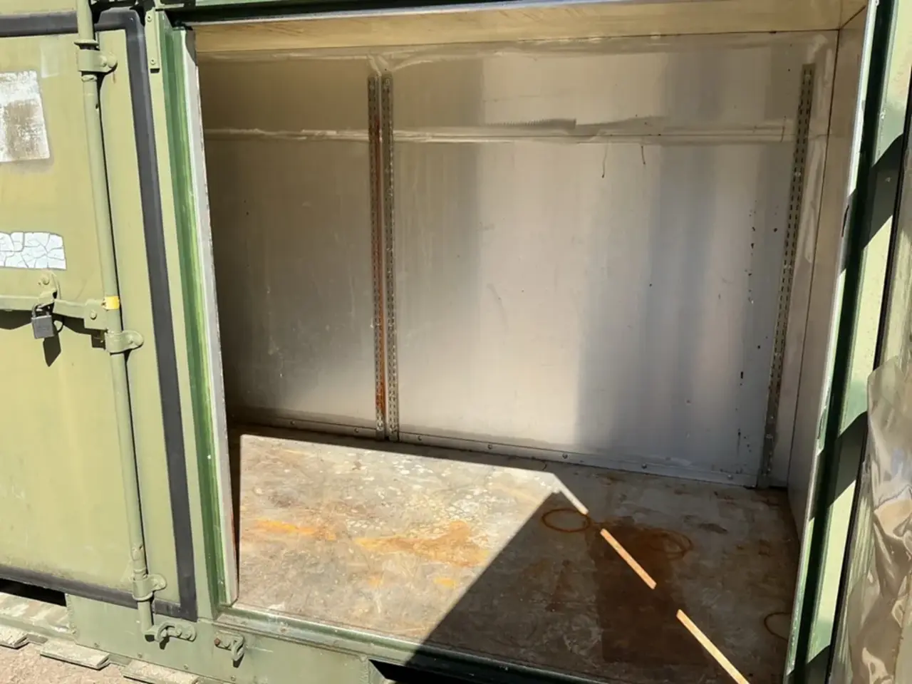 Geïsoleerde container 2750x2230x1550mm nr:416 Geïsoleerde container 2750x2230x1550mm nr:416