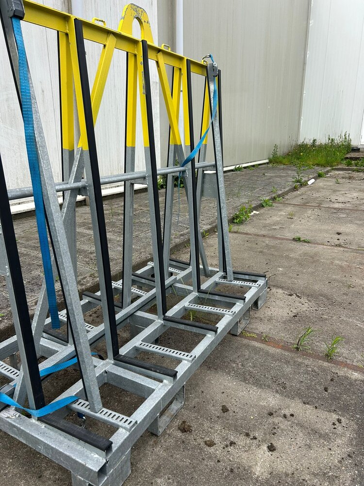 Gebruikte verzinkte dubbelzijdige glasbok 1500x800x1400 mm Gebruikte verzinkte dubbelzijdige glasbok 1500x800x1400 mm