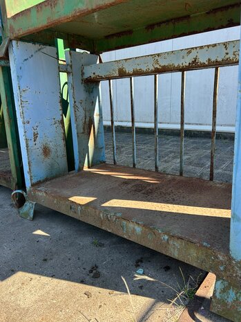 Partij stalenbakken (4st) zware uitvoering 1370x750x1100mm Partij stalenbakken (4st) zware uitvoering 1370x750x1100mm