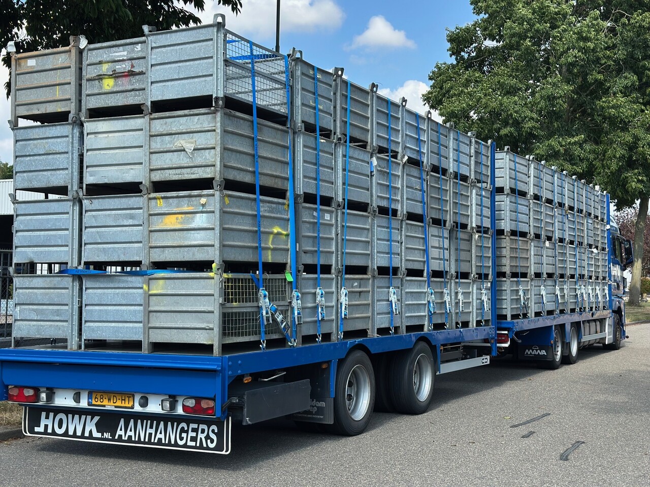 Gebruikte stapelbak 1240x840x700mm Verzinkt met klep Gebruikte stapelbak 1240x840x700mm Verzinkt met klep