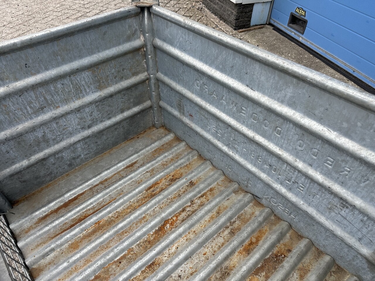 Aanbieding 20x Gebruikte stapelbak 1240x840x700mm Verzinkt met klep Aanbieding 20x Gebruikte stapelbak 1240x840x700mm Verzinkt met klep