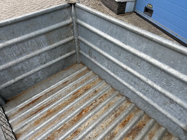 Aanbieding 20x Gebruikte stapelbak 1240x840x700mm Verzinkt met klep Aanbieding 20x Gebruikte stapelbak 1240x840x700mm Verzinkt met klep
