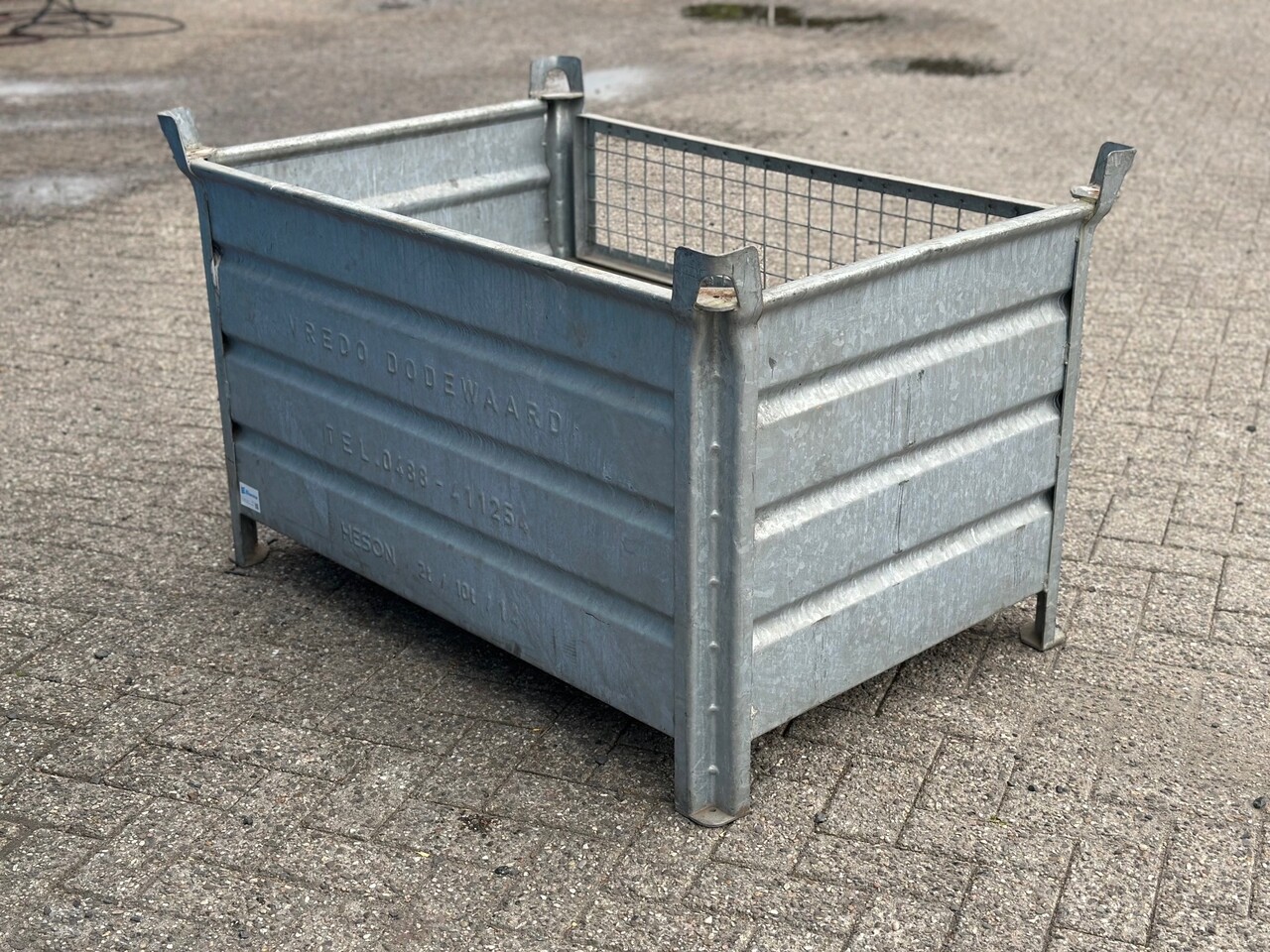 Aanbieding 20x Gebruikte stapelbak 1240x840x700mm Verzinkt met klep Aanbieding 20x Gebruikte stapelbak 1240x840x700mm Verzinkt met klep