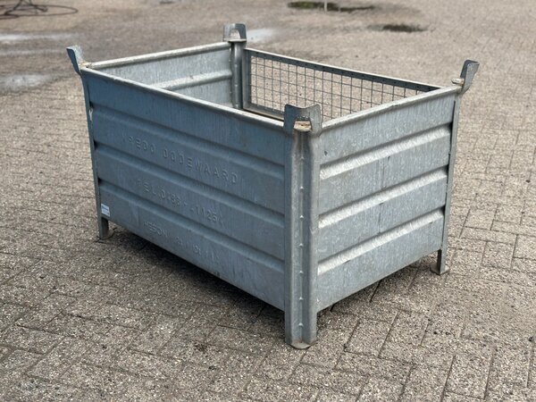 Aanbieding 20x Gebruikte stapelbak 1240x840x700mm Verzinkt met klep Aanbieding 20x Gebruikte stapelbak 1240x840x700mm Verzinkt met klep