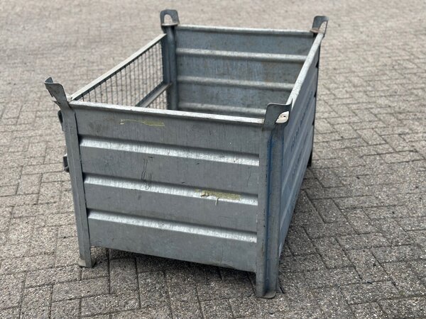 Aanbieding 20x Gebruikte stapelbak 1240x840x700mm Verzinkt met klep Aanbieding 20x Gebruikte stapelbak 1240x840x700mm Verzinkt met klep