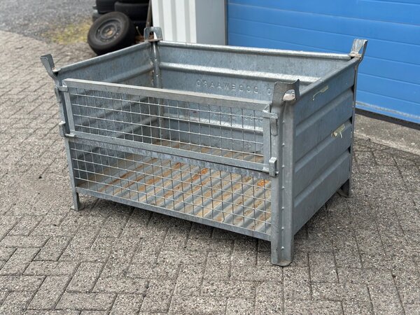 Aanbieding 20x Gebruikte stapelbak 1240x840x700mm Verzinkt met klep Aanbieding 20x Gebruikte stapelbak 1240x840x700mm Verzinkt met klep