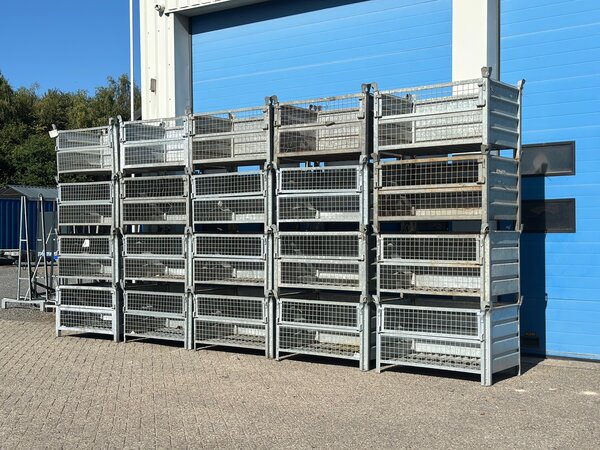 Aanbieding 20x Gebruikte stapelbak 1240x840x700mm Verzinkt met klep Aanbieding 20x Gebruikte stapelbak 1240x840x700mm Verzinkt met klep