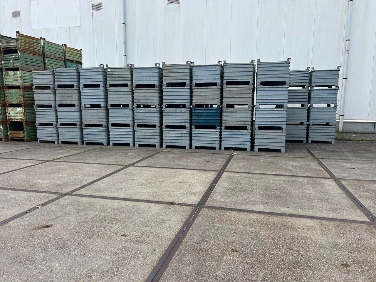 Partij aanbieding 10x Gebruikte stapelbak staal 1000x800x600mm grijs gelakt Partij aanbieding 10x Gebruikte stapelbak staal 1000x800x600mm grijs gelakt
