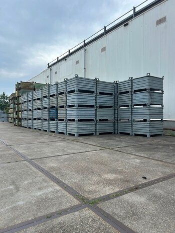 Partij aanbieding 10x Gebruikte stapelbak staal 1000x800x600mm grijs gelakt Partij aanbieding 10x Gebruikte stapelbak staal 1000x800x600mm grijs gelakt