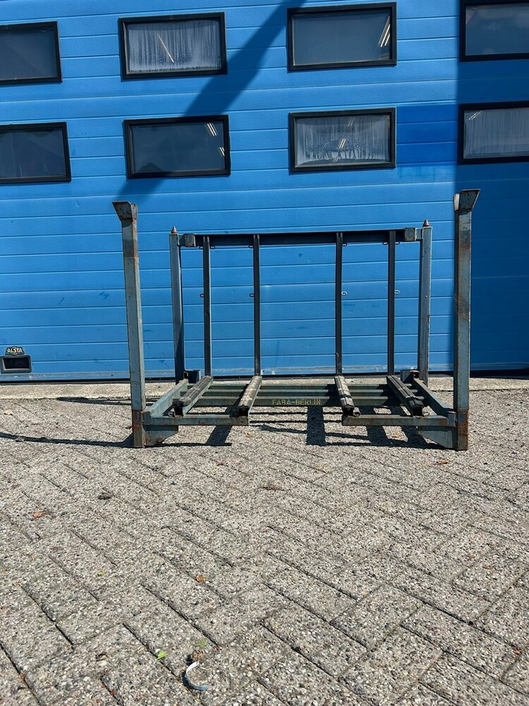 Gebruikte Enkelzijdige stapelbare glasbok 1400x800x1100mm Gebruikte Enkelzijdige stapelbare glasbok 1400x800x1100mm