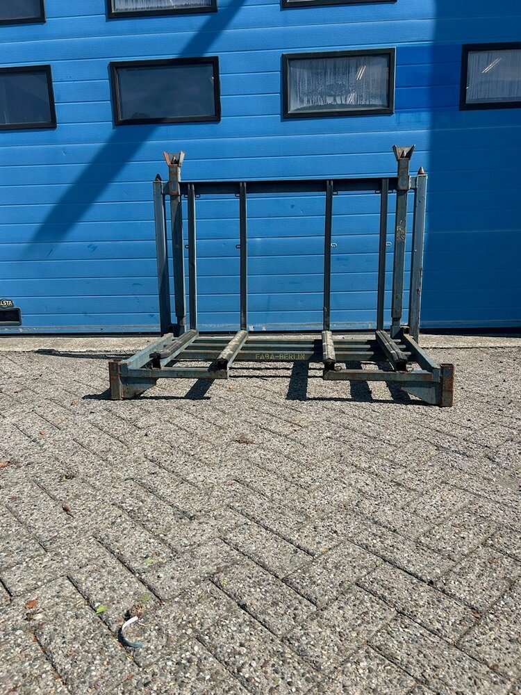Gebruikte Enkelzijdige stapelbare glasbok 1400x800x1100mm Gebruikte Enkelzijdige stapelbare glasbok 1400x800x1100mm