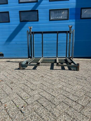 Gebruikte Enkelzijdige stapelbare glasbok 1400x800x1100mm Gebruikte Enkelzijdige stapelbare glasbok 1400x800x1100mm