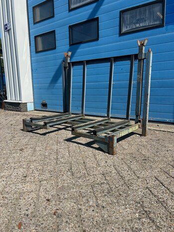 Gebruikte Enkelzijdige stapelbare glasbok 1400x800x1100mm Gebruikte Enkelzijdige stapelbare glasbok 1400x800x1100mm