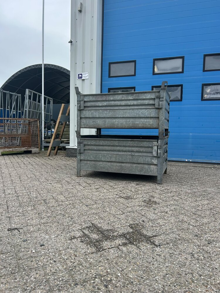 Partij (2st) stalen stapelbak met klep 1200x800x670mm Partij (2st) stalen stapelbak met klep 1200x800x670mm