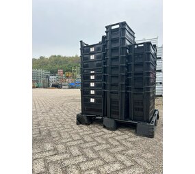 Partij (66st) gebruikte kunststof bakken 450x270x400mm