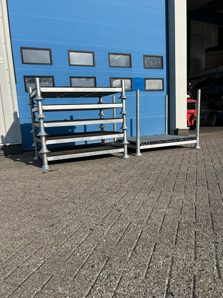 Partij gebruikte verzinkte stapelrekken ( 6st ) 1530x1130x1170mm Partij gebruikte verzinkte stapelrekken ( 6st ) 1530x1130x1170mm