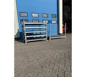 Partij gebruikte verzinkte stapelrekken ( 6st ) 1530x1130x1170mm Partij gebruikte verzinkte stapelrekken ( 6st ) 1530x1130x1170mm