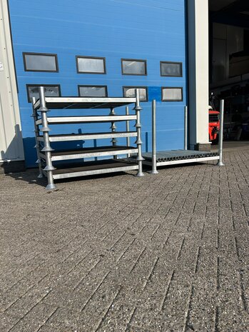 Partij gebruikte verzinkte stapelrekken ( 6st ) 1530x1130x1170mm Partij gebruikte verzinkte stapelrekken ( 6st ) 1530x1130x1170mm