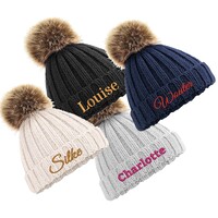 Gepersonaliseerde Pom Pom kindermuts geborduurd
